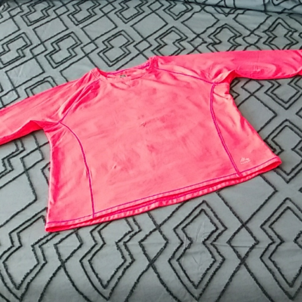 Athletic tee
